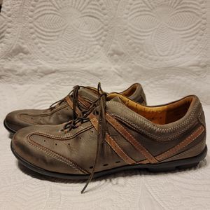 Structured Clark's Taupe Suede Comfort Sneakers womens shoe size 9